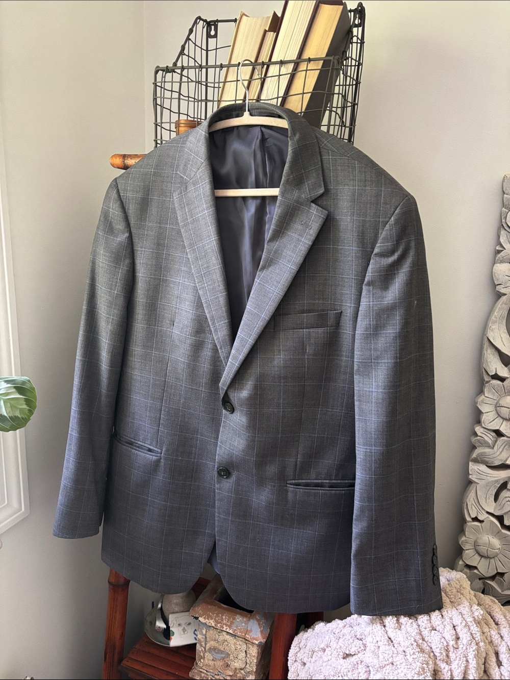 Jos A Bank Men's Gray Windowpane Blazer - Classic Tailored Fit